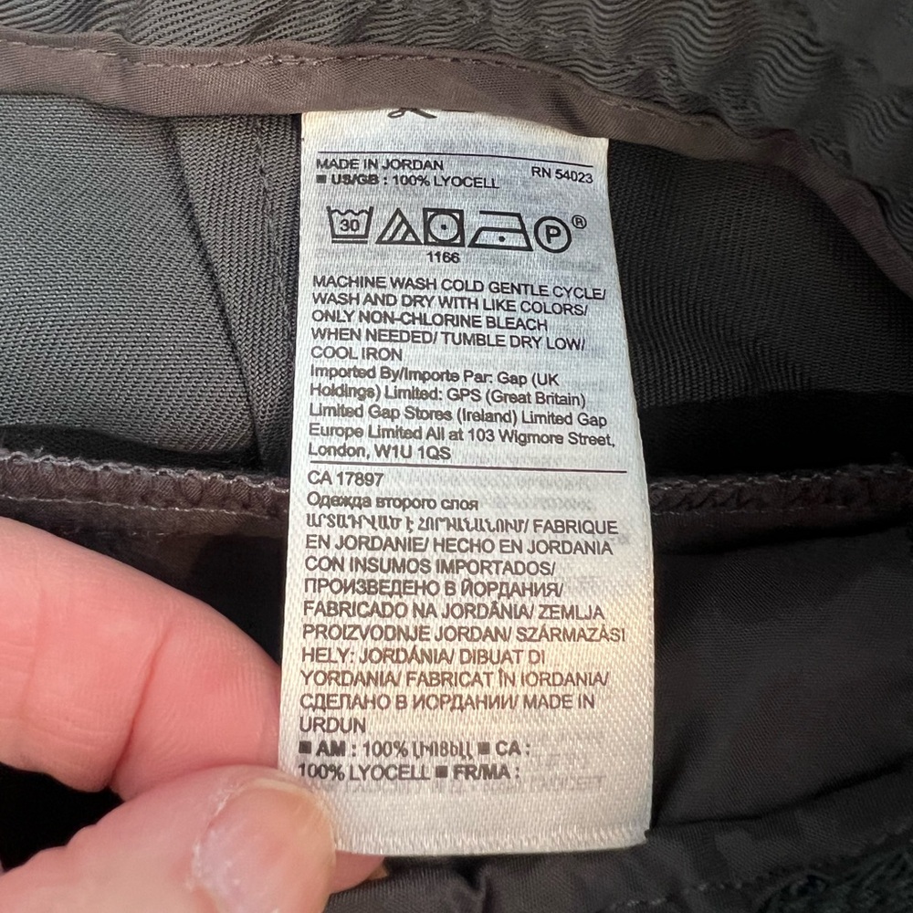 NWT Banana Republic Gray Cuffed Joggers | Size M | Cargo Pockets | Fall 2019 - Picture 16 of 17
